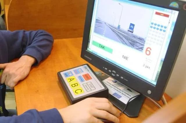 Jak zdać egzamin teoretyczny na prawo jazdy za pierwszym razem i uniknąć błędów Jak zdać egzamin teoretyczny na prawo jazdy za pierwszym razem i uniknąć błędów