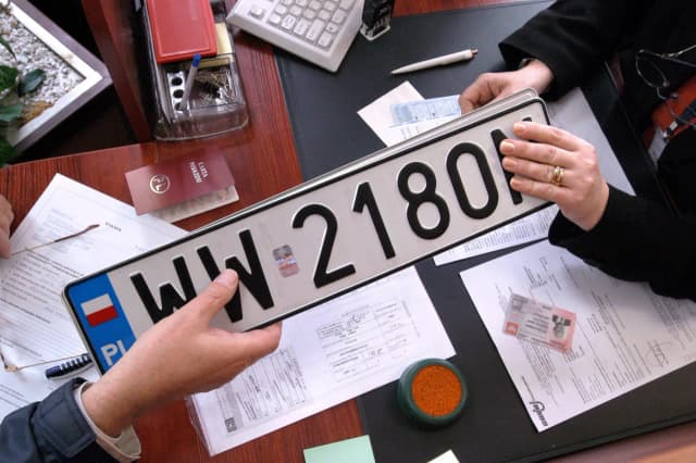 Gdzie przerejestrować samochód? Kluczowe informacje i dokumenty, które musisz znać Gdzie przerejestrować samochód? Kluczowe informacje i dokumenty, które musisz znać