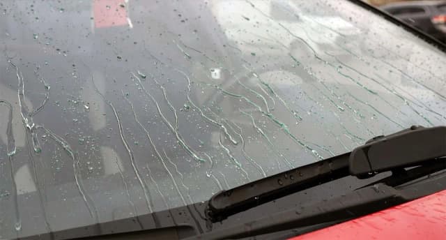 Jak odparować szyby w samochodzie i poprawić widoczność w zimie? Jak odparować szyby w samochodzie i poprawić widoczność w zimie?